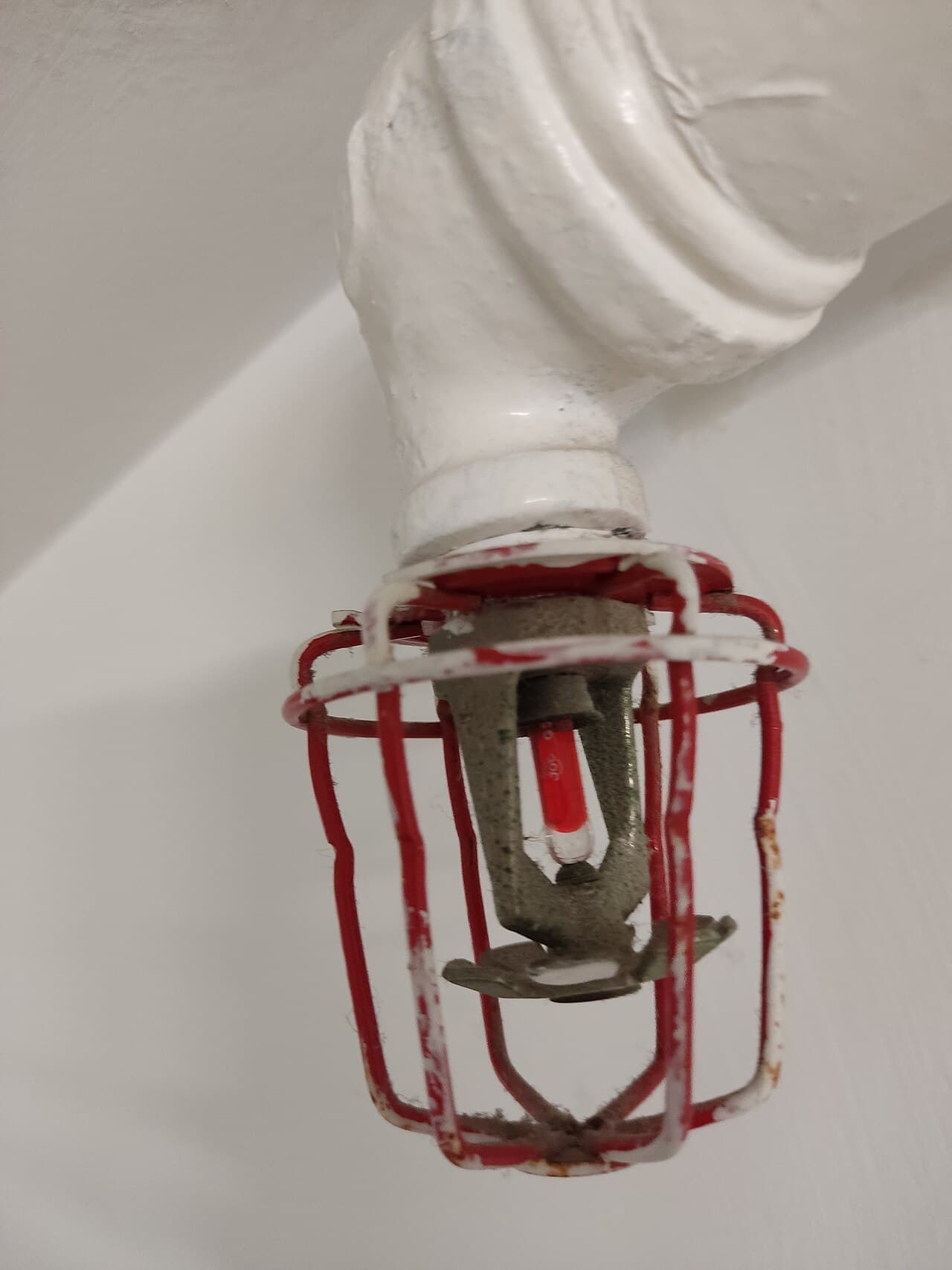 Verkligt sprinklerhuvud – tekniskt brandskydd