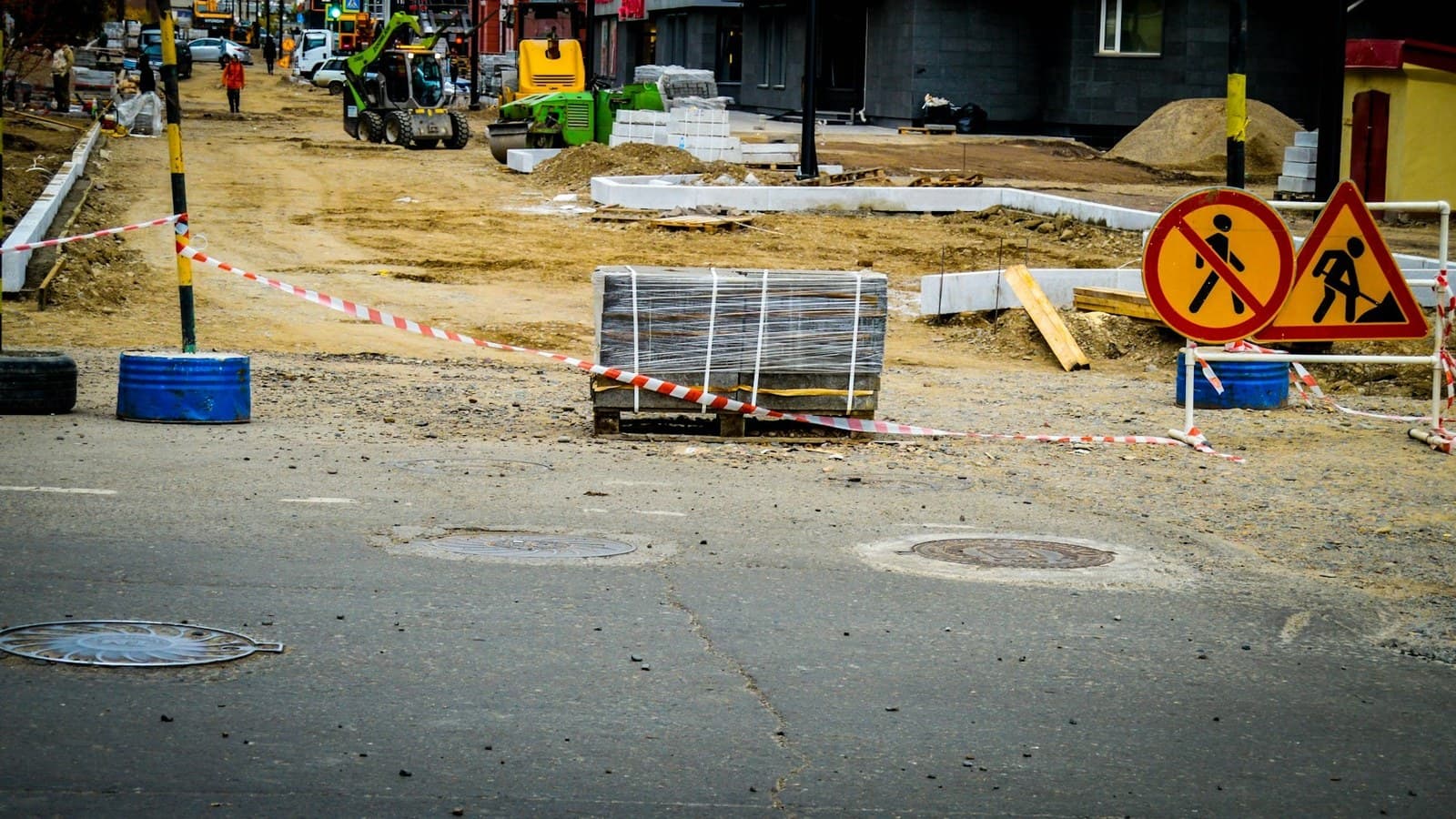Avstängning och vägmärken vid arbete i trafikerad miljö